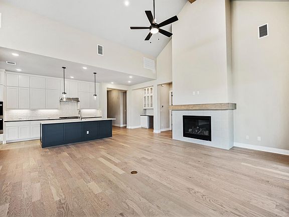 Brynlee II A family room