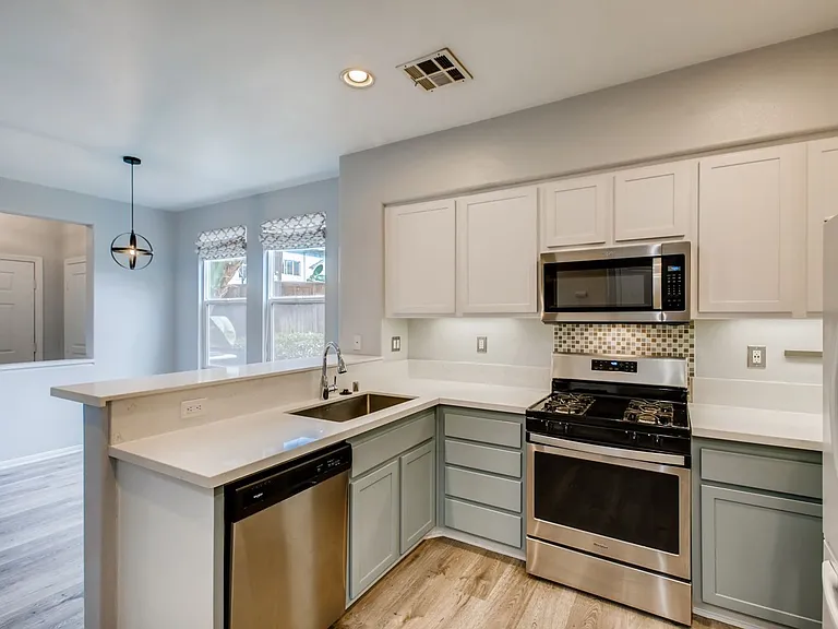 4300 Newton Ave #32 — Photo 8