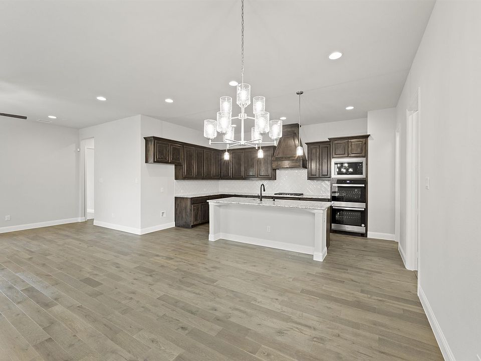 1st image of 2700 Woodland Ct