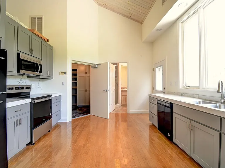 155B Nimitz Dr — Photo 10