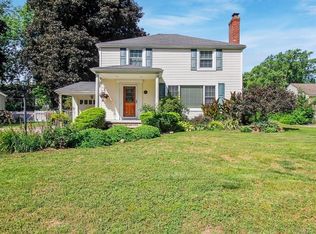 37 Chadwell Rd, Rochester, NY 14609