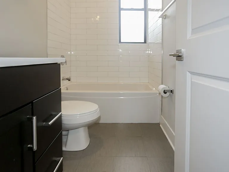 1946-52 W. Nelson / 3033 N. Damen — Photo 9