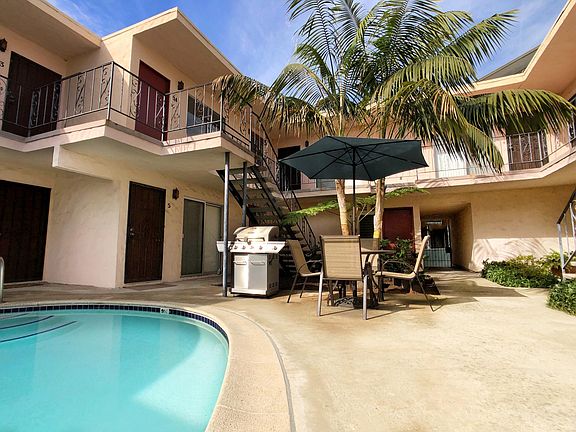 Barbecue area w/patio set