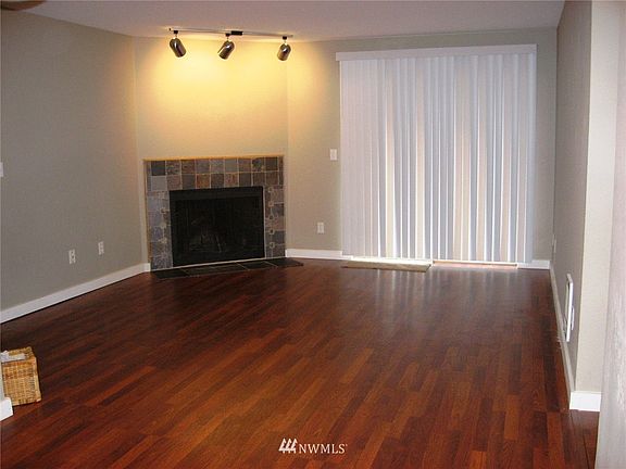 4th image of 16817 Larch Way #E 101