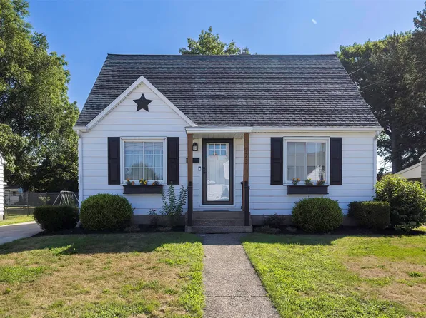923 Shenley Dr, Erie, PA 16505
