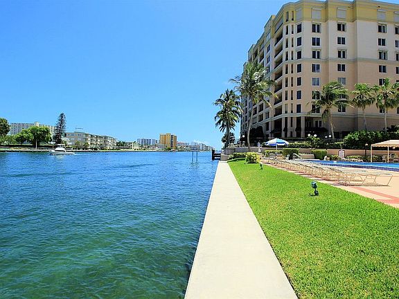 2nd image of 2900 NE Forteen Street Cswy #1004