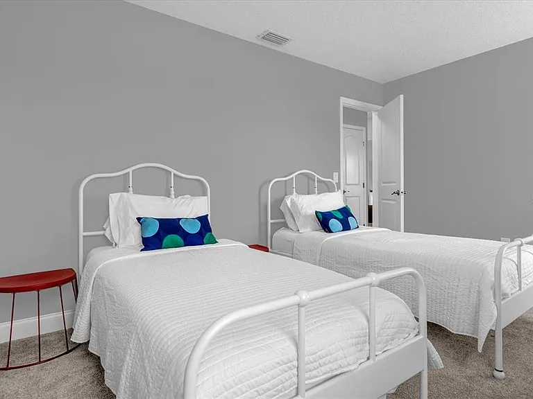 2820 Smithfield Dr — Photo 30