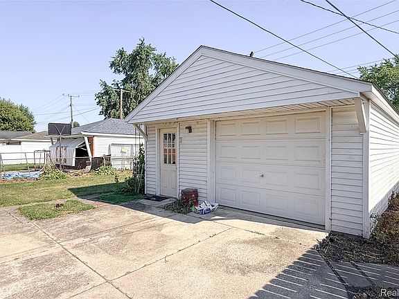 5th image of 24433 Champaign St