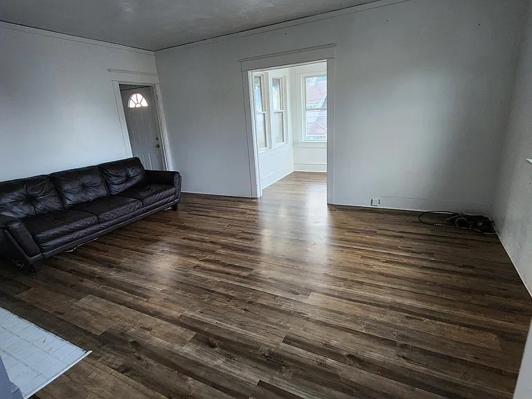 839 E 26th St #2 — Photo 2