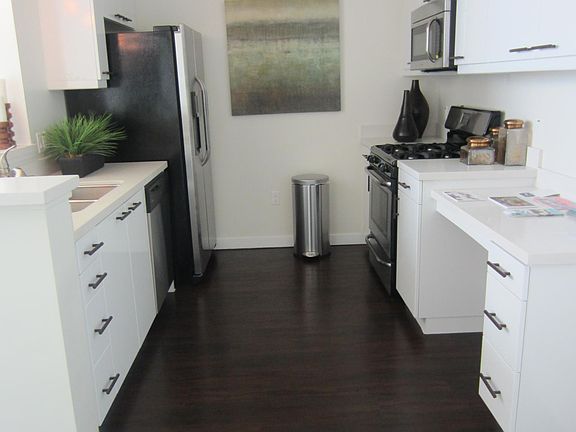 3rd image of 525 Santa Monica Blvd #306