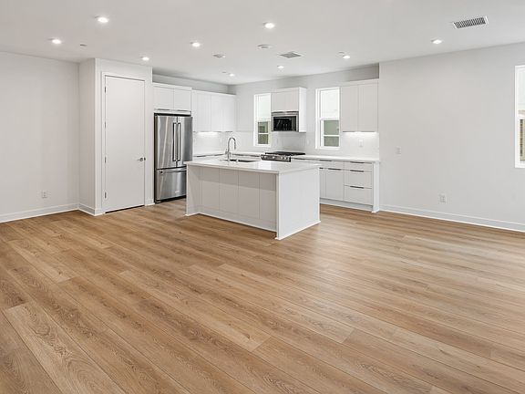 5th image of 2643 Everly Dr
