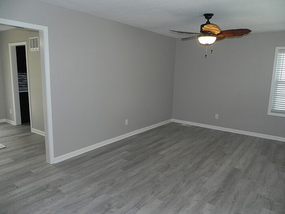 3rd image of 3308 S Maywood Ave