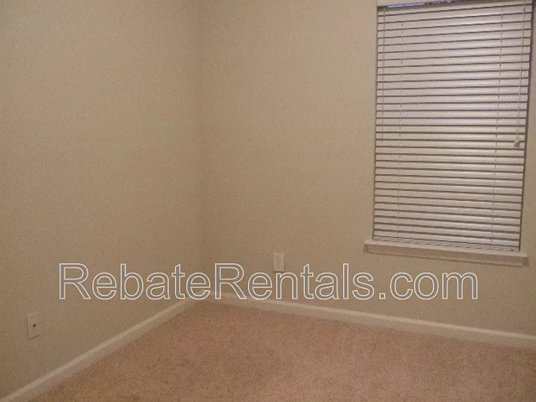 7002 Roundleaf Dr — Photo 9
