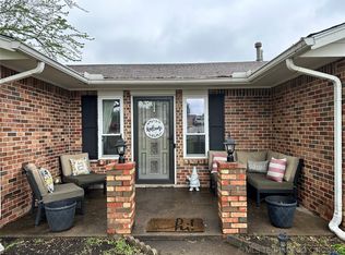 2121 Debbie Pl, Bartlesville, OK 74006