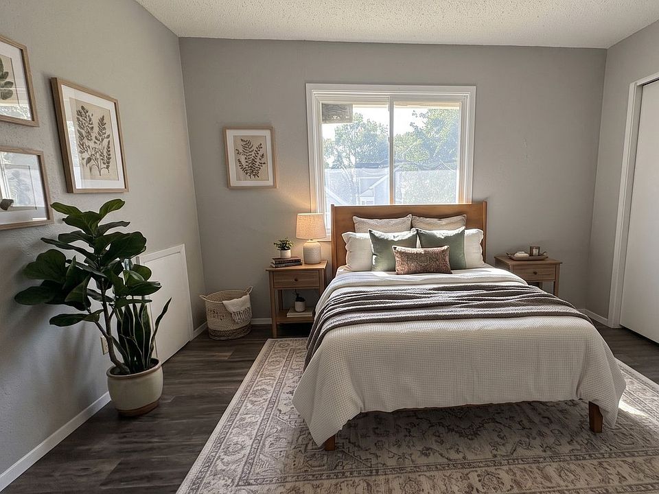 2nd image of 120 Sherwood Ct APT 7