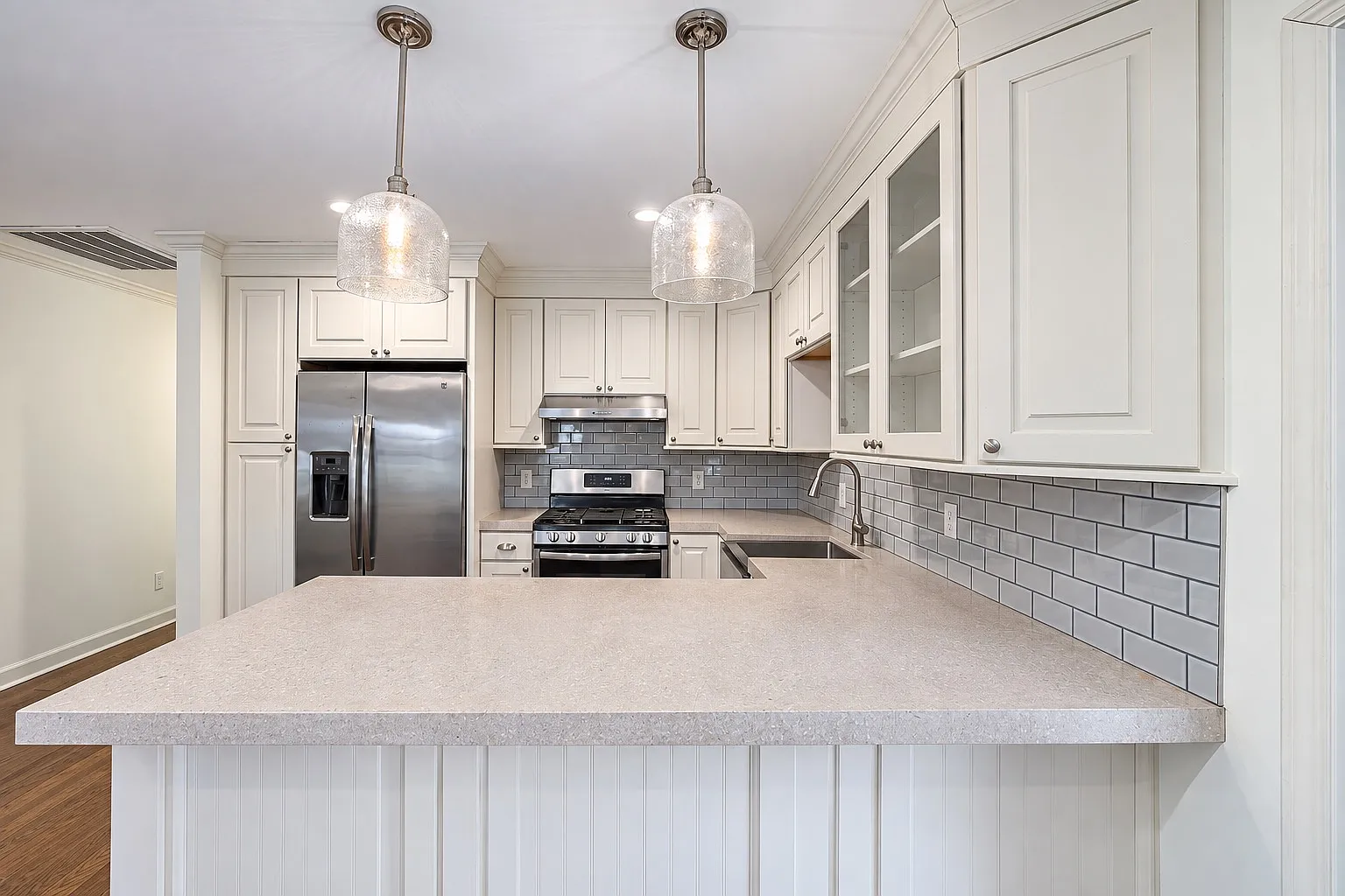 826 Symmes Dr — Photo 3