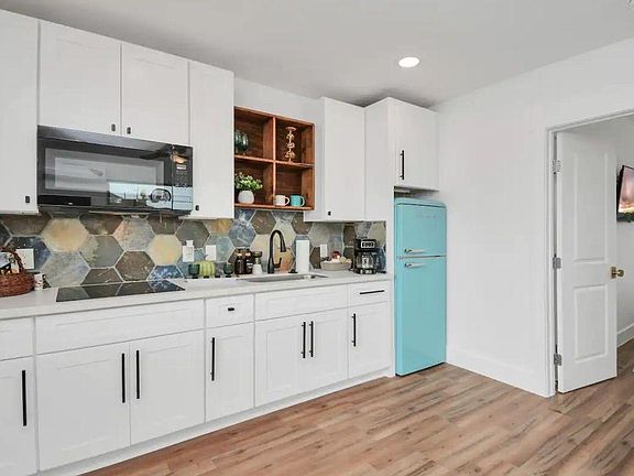 2nd image of 2825 Ball St #6