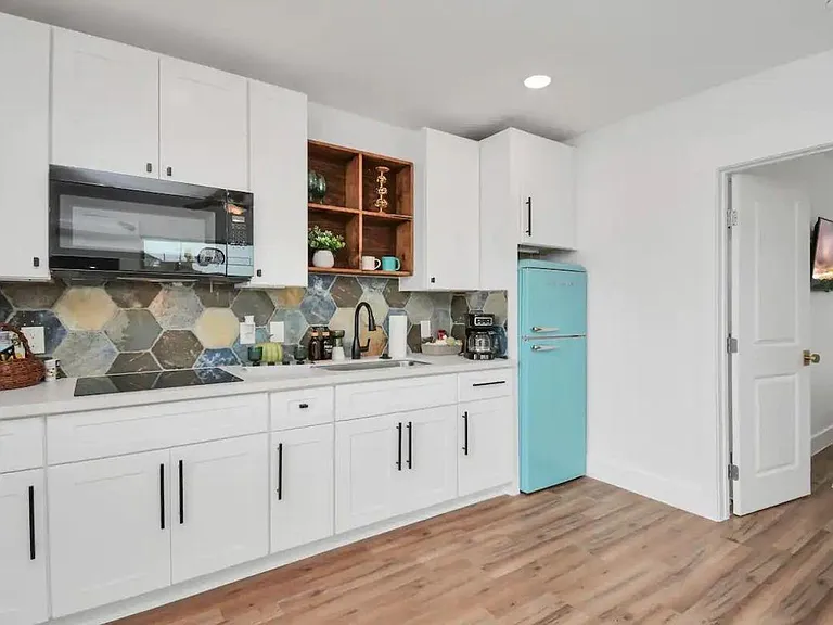 2825 Ball St #6 — Photo 2