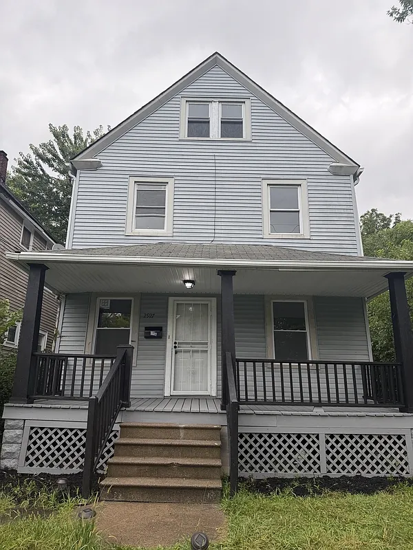 4 bed, 1.0 bath, 1320 sqft, $1,400 — Photo 1