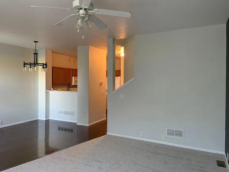138 Foxglove Dr — Photo 2