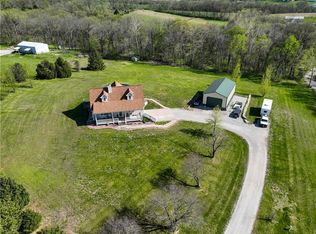 25505 Spratt Rd, Weston, MO 64098