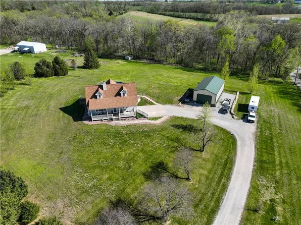 25505 Spratt Rd, Weston, MO 64098