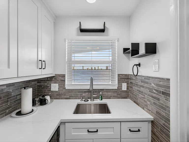 100 Shore Ct #208 — Photo 18