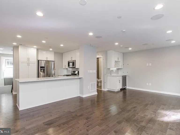 720 S Sartain St #1 — Photo 1