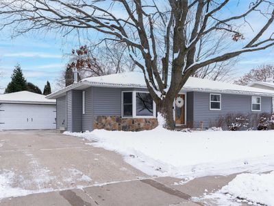 415 Orchard Ln, Little Chute, WI, 54140
