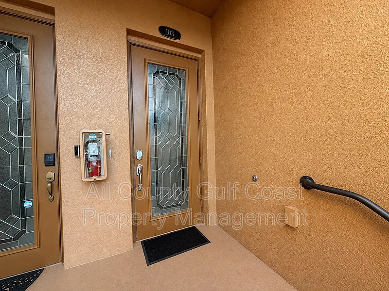 3 bed, 2.0 bath, 2108 sqft, $2,695 — Photo 2