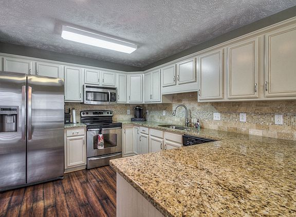 3rd image of 6013 Inglenook Dr