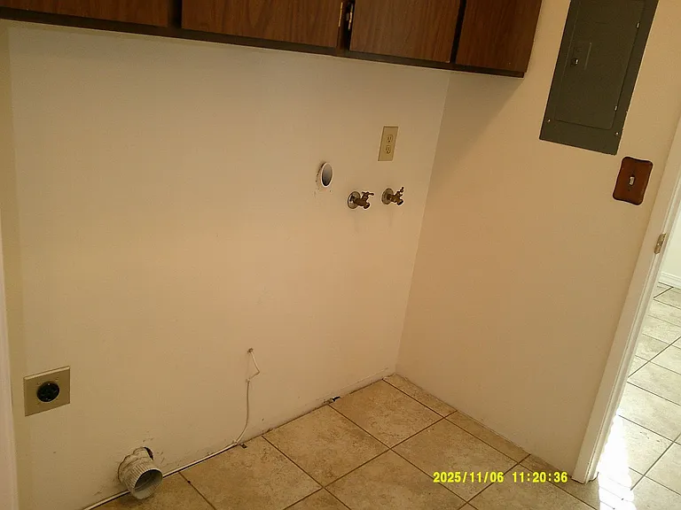390 S Almond St — Photo 15
