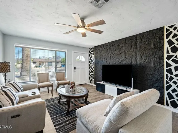 8050 N 11TH Place, Phoenix, AZ 85020