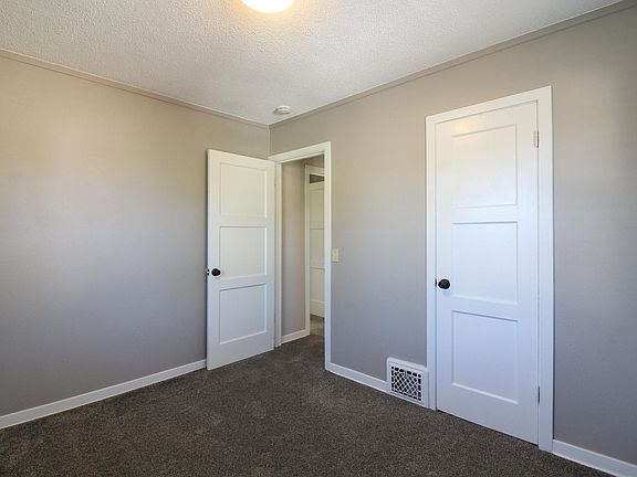 5th image of 402 Benham St