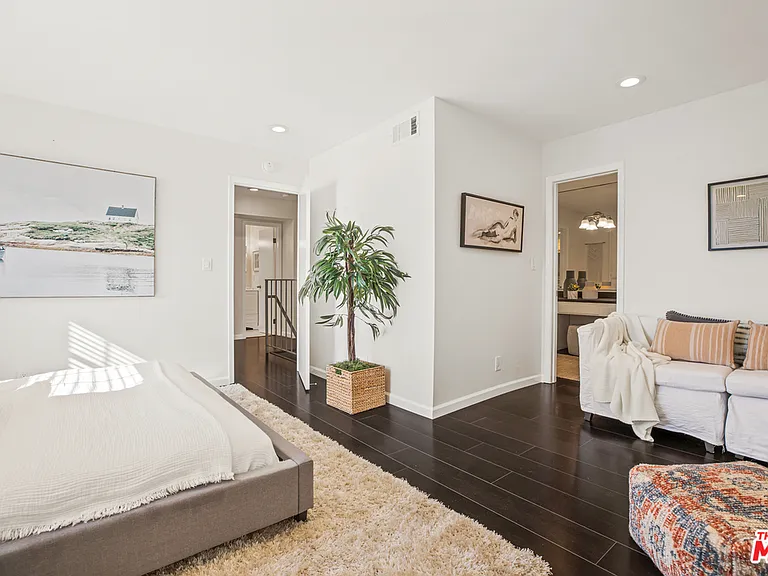 1020 Ocean Park Blvd #7 — Photo 10