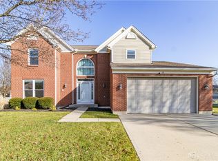 28 W Waterbury Dr, Springboro, OH 45066