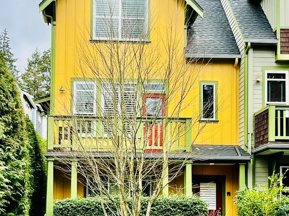 701 Madison Ave N, Bainbridge Island, WA 98110