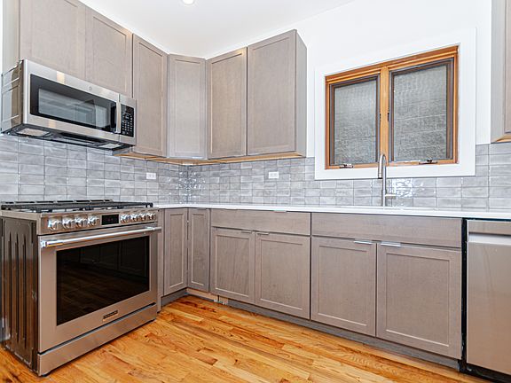 5th image of 1520 W Superior St APT 2