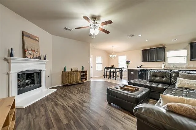 1512 Syracuse Dr — Photo 3