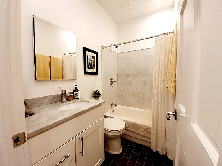 215 E 26th St #3F — Photo 5