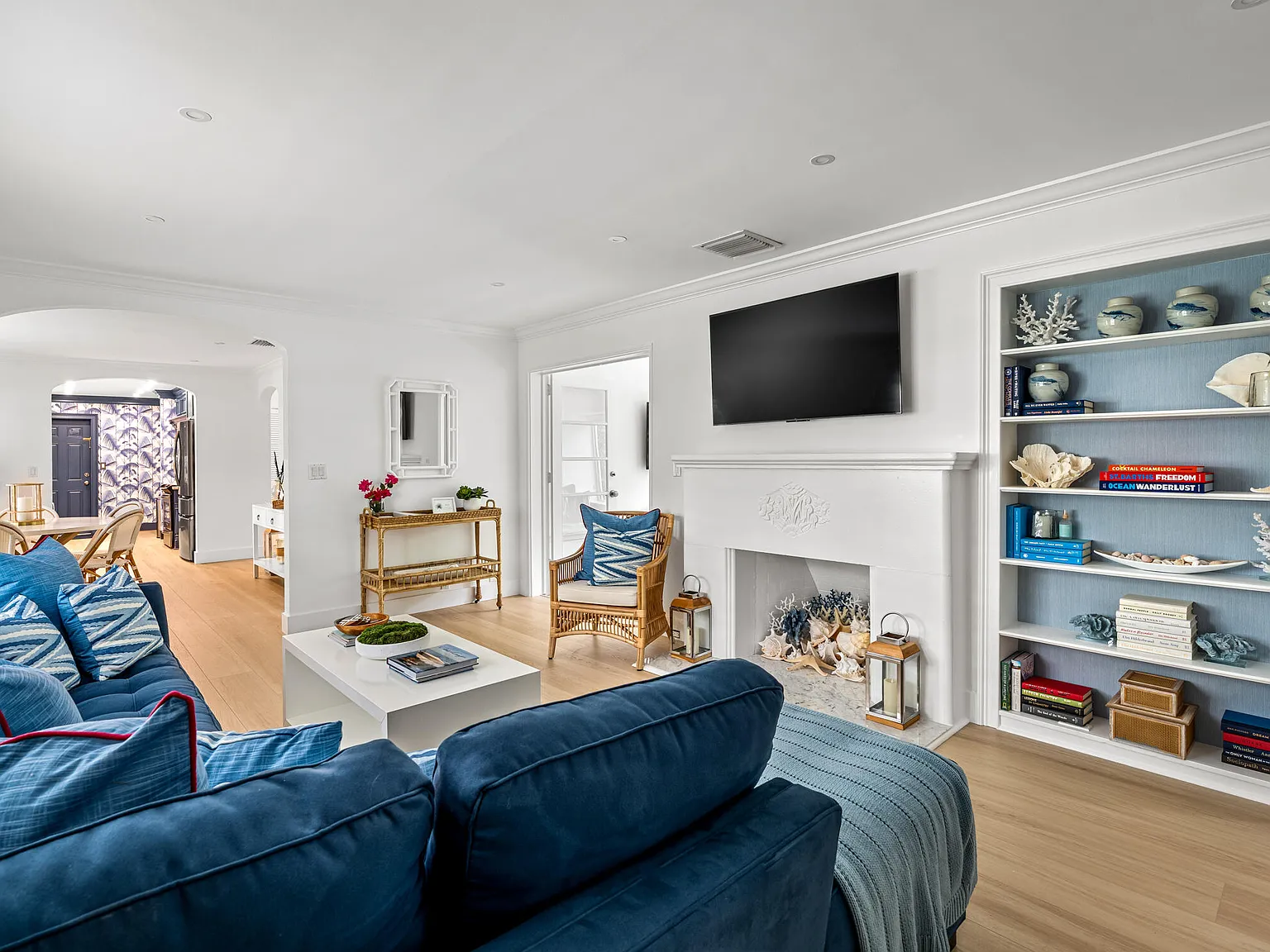 3 bed, 2.0 bath, 1541 sqft, $6,000 — Photo 2