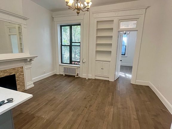 2nd image of 40 W 96th St APT 1B