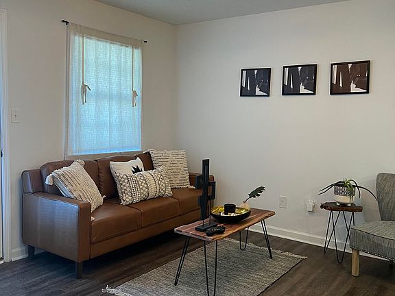3rd image of 3701 London Ct #102