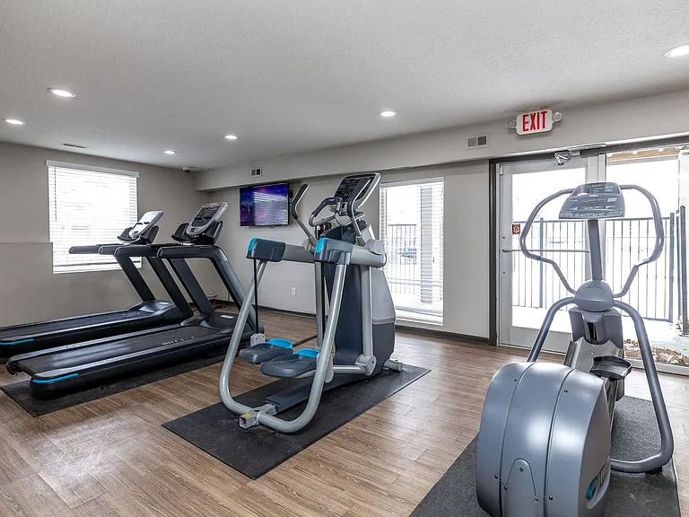 FREE 2nd Month's Rent When You Apply Within 24 Hours of Your Tour at Weston Park Apartments! — Photo 7