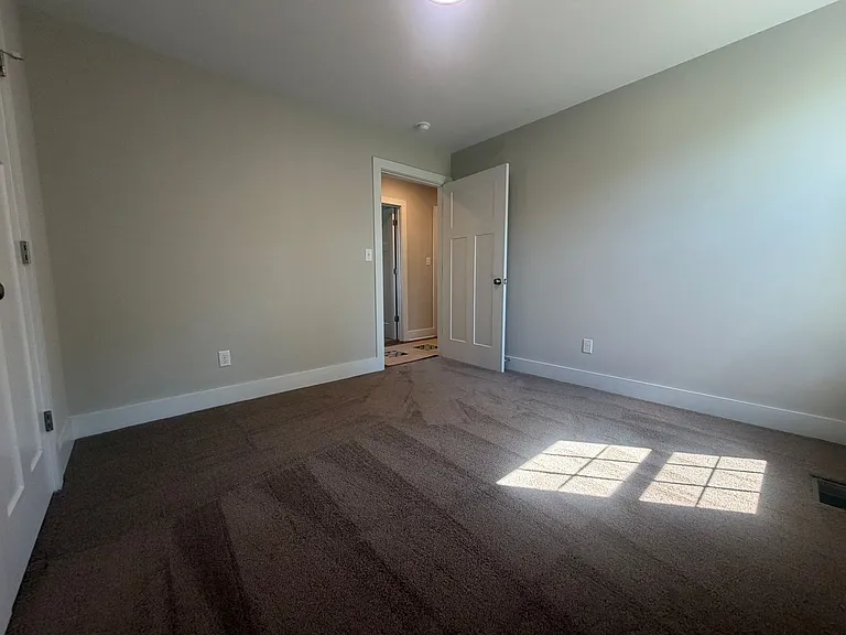 460 Highland Ave #A — Photo 8