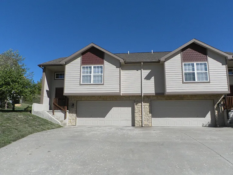 4976 Stoneback Dr — Photo 1