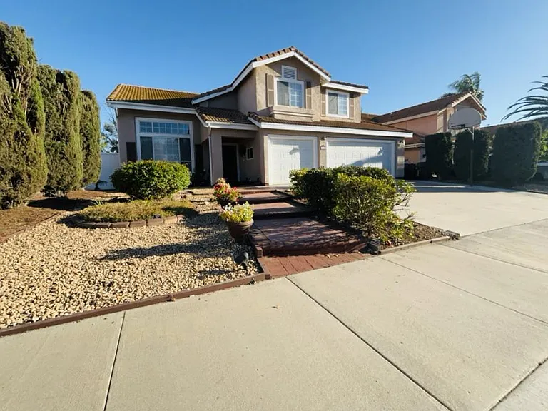 22681 Belaire Dr — Photo 2