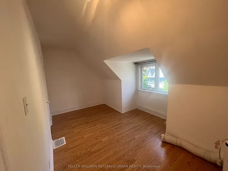 91 Dovercourt Rd #UPPER — Photo 8