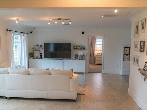 3rd image of 3375 Sheffield Cir