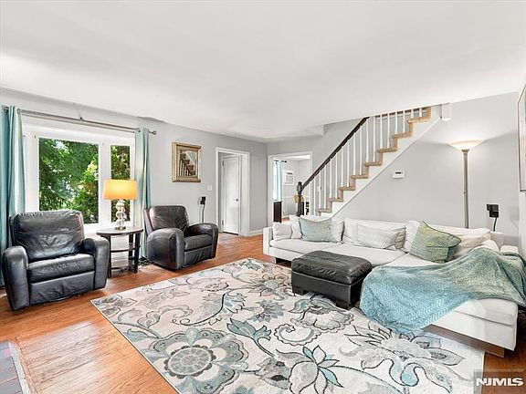 2nd image of 267 Lawrence Avenue